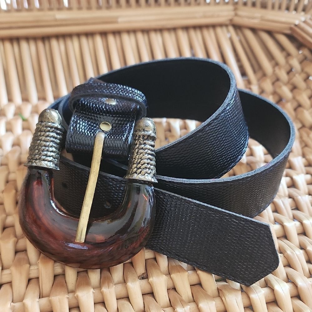 Tortoise Style Belt Buckle With Brass Tone Hardware